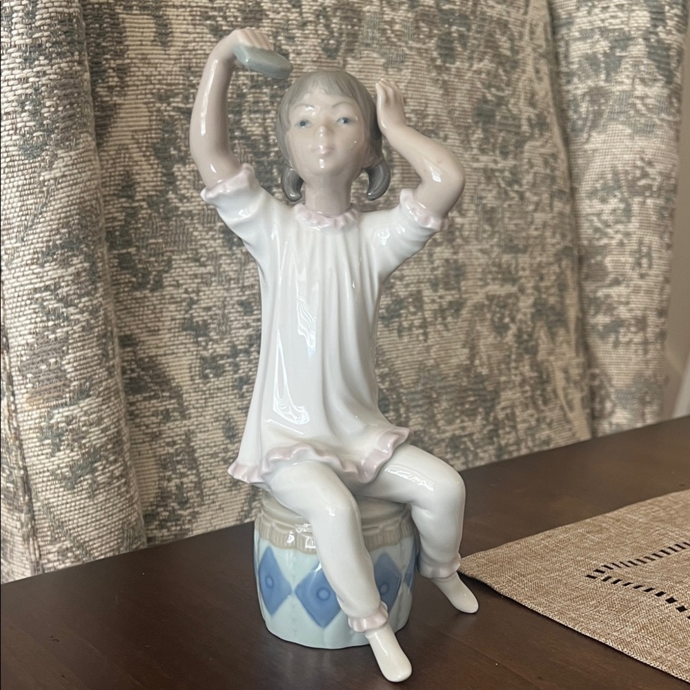 Lladró “Girl Shampooing” #1148 Retired Figurine – Vintage Porcelain Spain